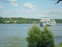 Л. Зыкина - Из далека-долго течет река Волга.