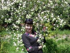 Яна Леонтьева - Один раз в год сады цветут