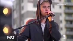 Justin Bieber - Boyfriend (Live at Fox FM's Hit The Roof)