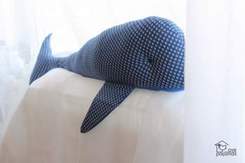 Люмен - огромный синий кит, порвать не может сеть