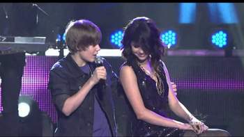Selena  Gomez ft. Justin Bieber - One Love