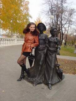 Юлия Бужилова & Рената Литвинова - В нашем городе холодно..